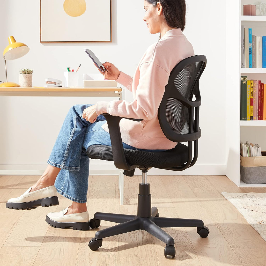 Amazon Basics Mesh Mid-Back Office Chair, Black
